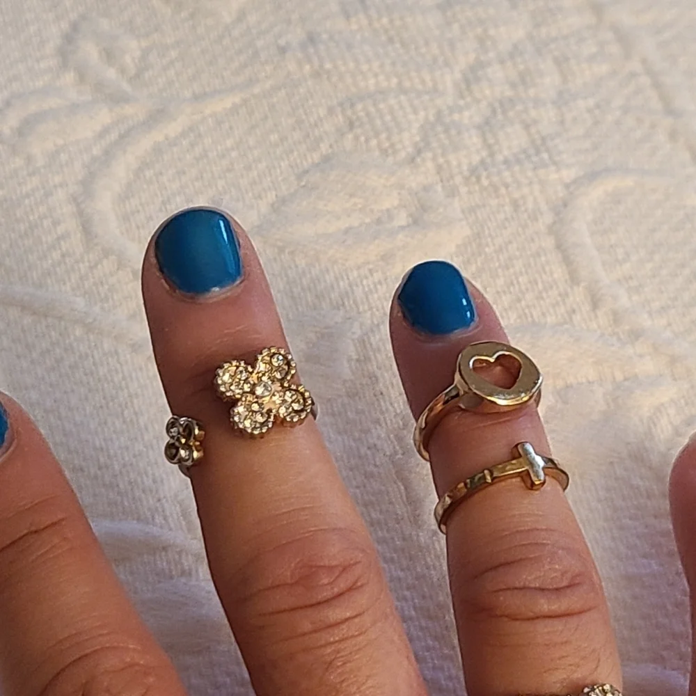 ⭐️40% Off⭐️ Set of 3 Gold Tone Midi Rings